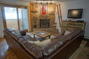 Heated Pool, 2 Hot Tubs, Virtually Ski In Ski Out, Close to Ski School